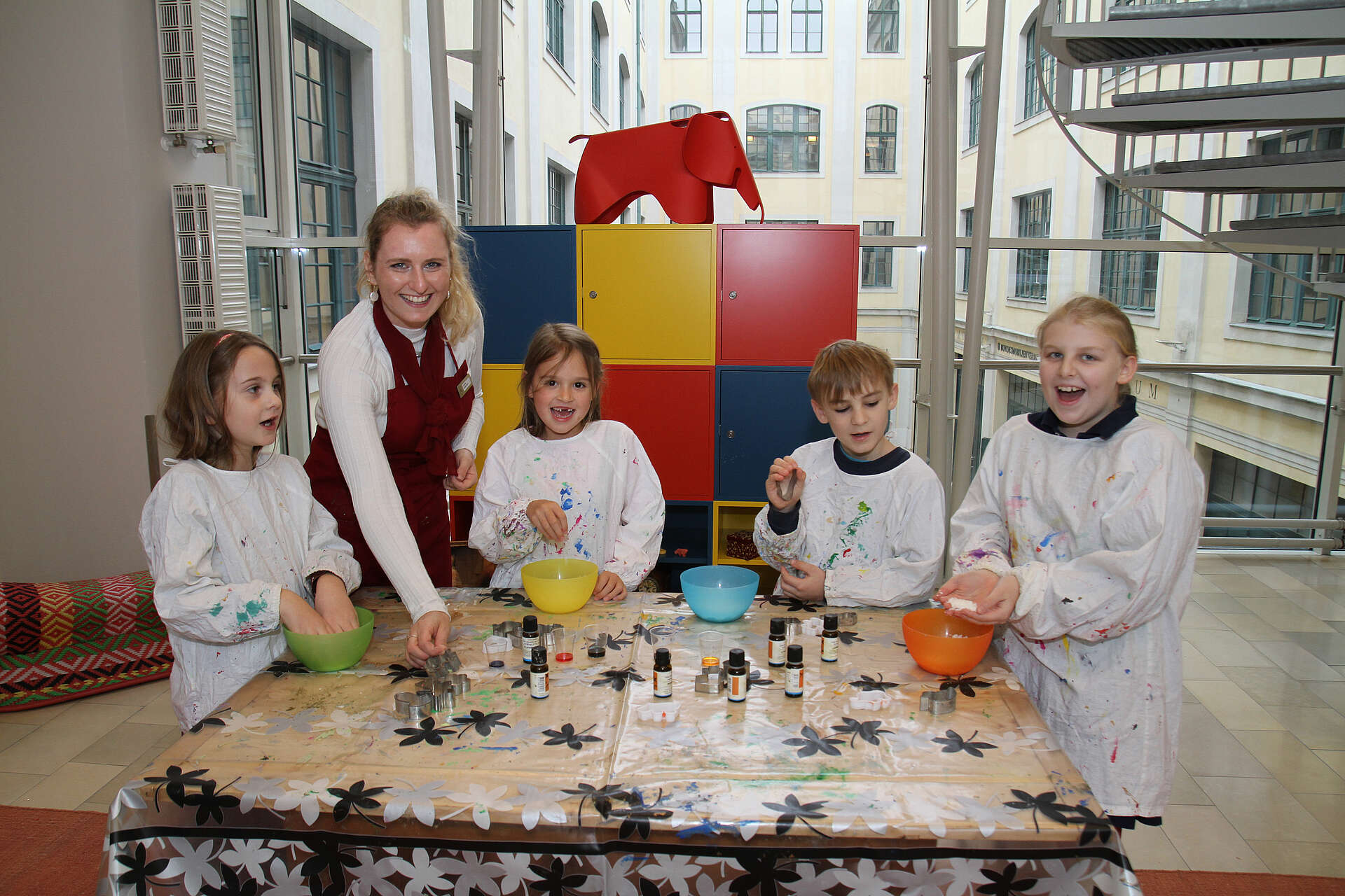 Kinder basteln im Möbelmuseum Wien
